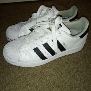 Adidas superstar!